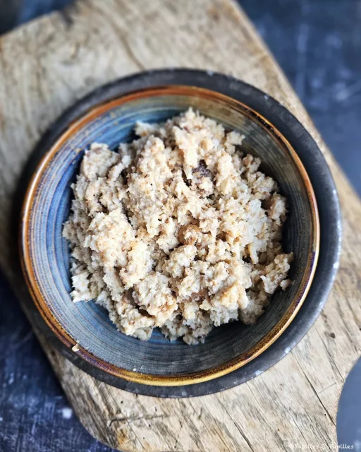 Pain rassis imbibé de lait puis mixé
