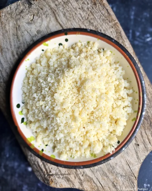 Fromage de brebis et Parmesan finement mixés