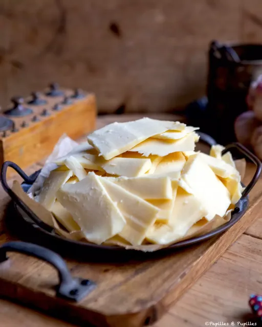 Tomme fraîche coupée